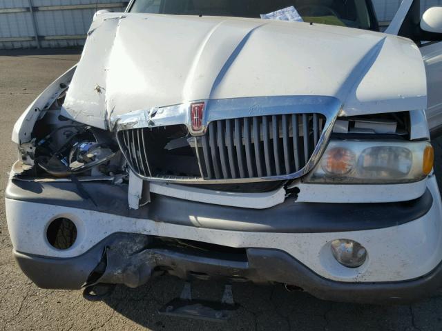 5LMPU28A1XLJ36246 - 1999 LINCOLN NAVIGATOR თეთრი ფოტო 7