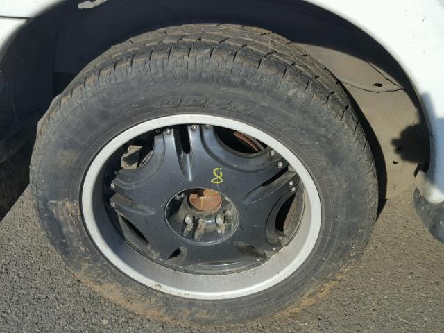 5LMPU28A1XLJ36246 - 1999 LINCOLN NAVIGATOR თეთრი ფოტო 9