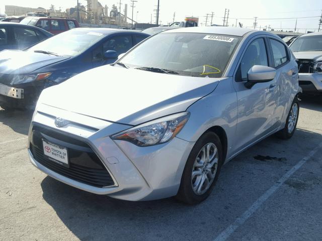 3MYDLBYV0JY310131 - 2018 TOYOTA YARIS IA SILVER photo 2