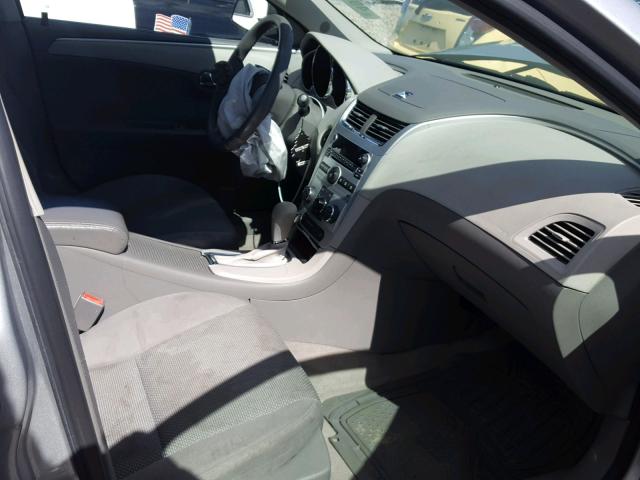 1G1ZB5E01CF378250 - 2012 CHEVROLET MALIBU LS 银色 照片 5