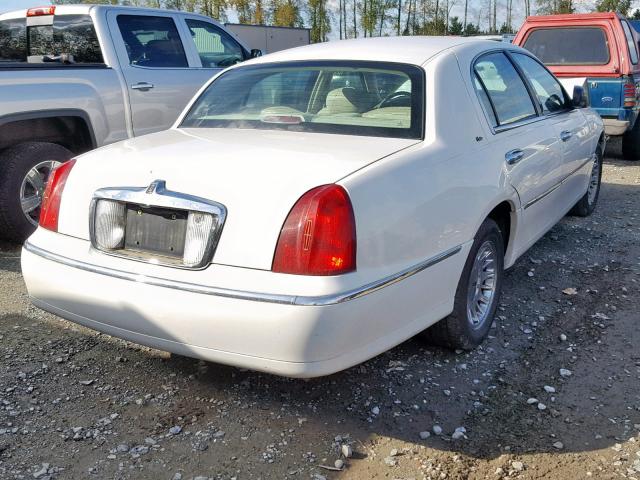 1LNHM83W22Y662538 - 2002 LINCOLN TOWN CAR C WHITE photo 4