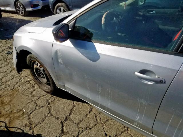 3VW2K7AJXCM355761 - 2012 VOLKSWAGEN JETTA BASE ვერცხლისფერი ფოტო 9