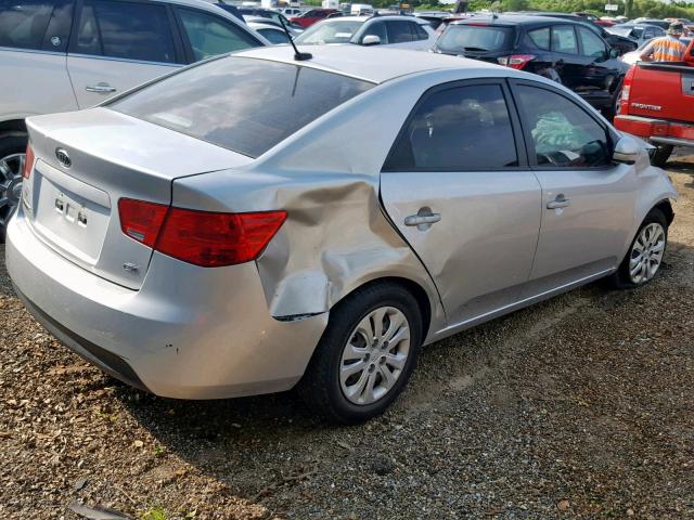 KNAFU4A22B5448992 - 2011 KIA FORTE EX WHITE photo 4