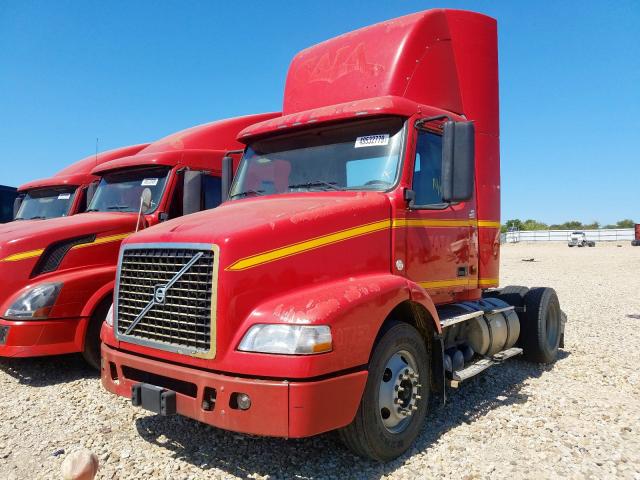 4V4M19GH27N458493 - 2007 VOLVO VN VNM RED photo 2