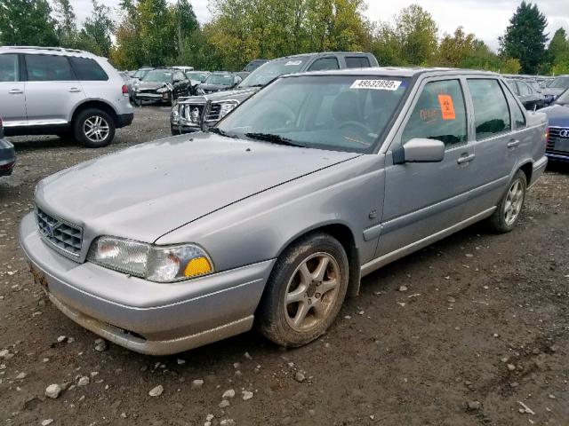 YV1LS56D0X2615137 - 1999 VOLVO S70 GLT SILVER photo 2