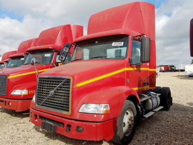 4V4M19EHX8N478334 - 2008 VOLVO VN VNM RED photo 2