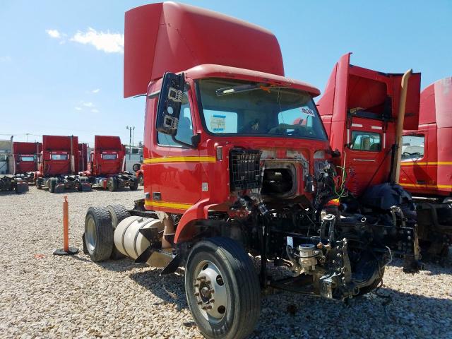 4V4M19EH29N279764 - 2009 VOLVO VN VNM RED photo 1