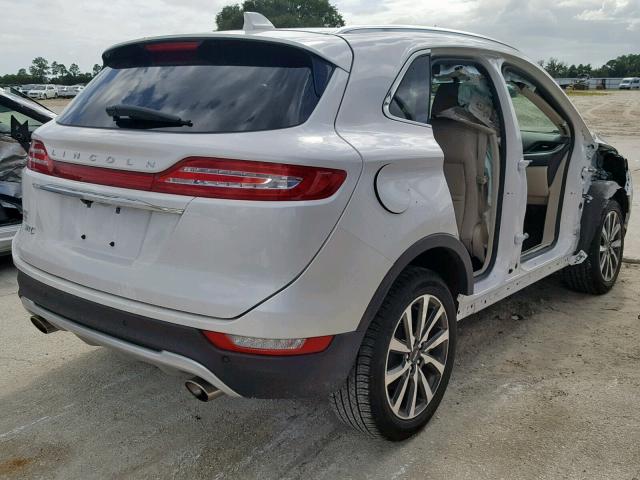 5LMCJ3C90KUL21661 - 2019 LINCOLN MKC RESERV WHITE photo 4