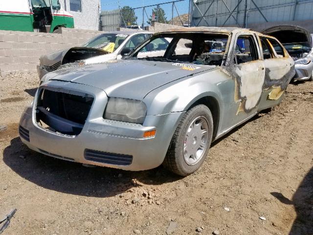 2C3JA43RX5H138705 - 2005 CHRYSLER 300 GRAY photo 2