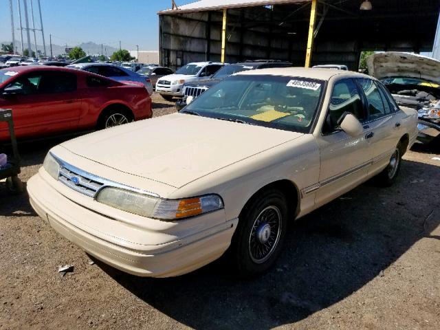 2FALP74W3VX204581 - 1997 FORD CROWN VICT CREAM photo 2