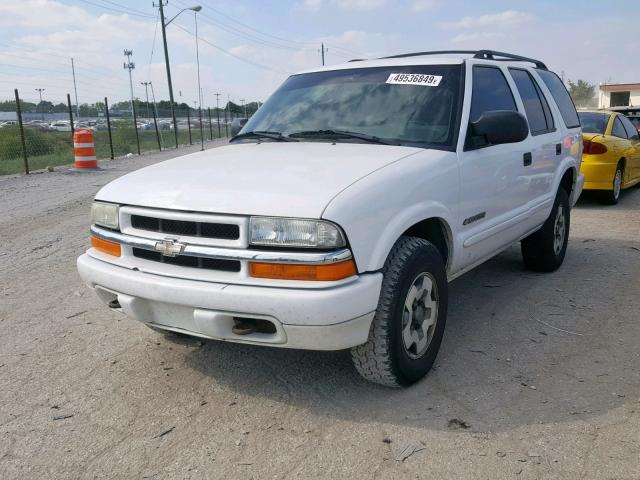 1GNDT13W02K222664 - 2002 CHEVROLET BLAZER WHITE photo 2