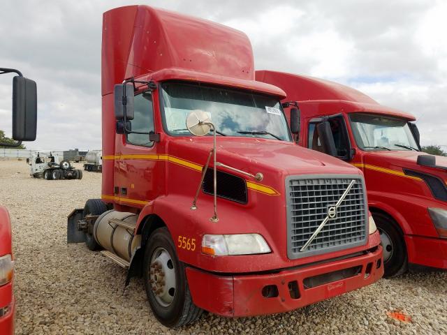 4V4M19GH15N379751 - 2005 VOLVO VN VNM RED photo 1