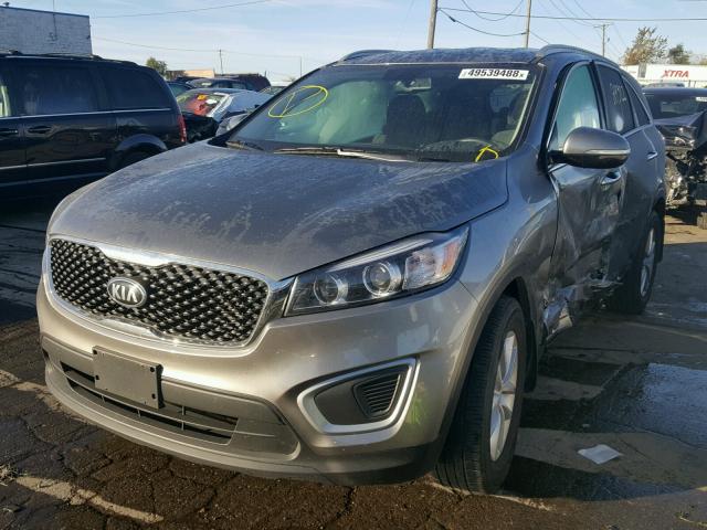 5XYPG4A34JG408796 - 2018 KIA SORENTO LX GRAY photo 2