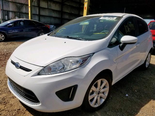 3FADP4EJ2CM102994 - 2012 FORD FIESTA SE WHITE photo 2