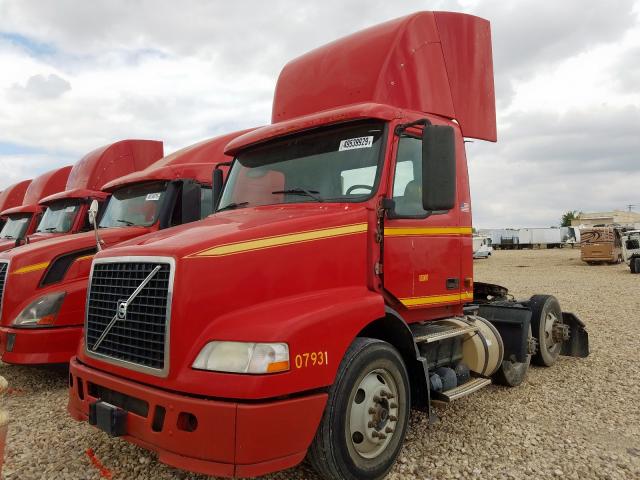 4V4MC9GH77N460637 - 2007 VOLVO VN VNM RED photo 2