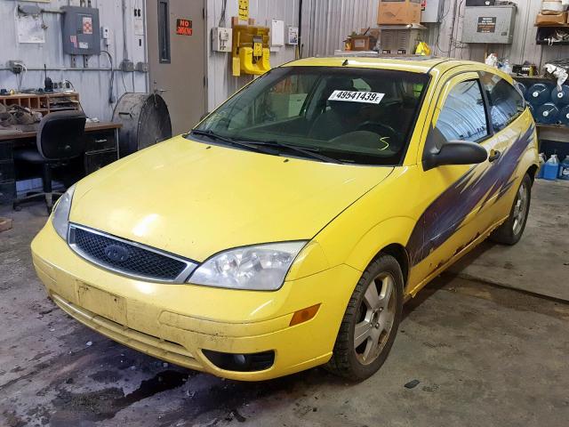 3FAFP31N35R108286 - 2005 FORD FOCUS ZX3 YELLOW photo 2