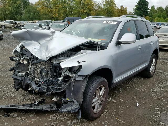 WVGBE77L78D003304 - 2008 VOLKSWAGEN TOUAREG 2 SILVER photo 2