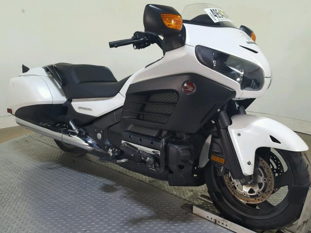 JH2SC6846GK300447 - 2016 HONDA GL1800 B WHITE photo 2