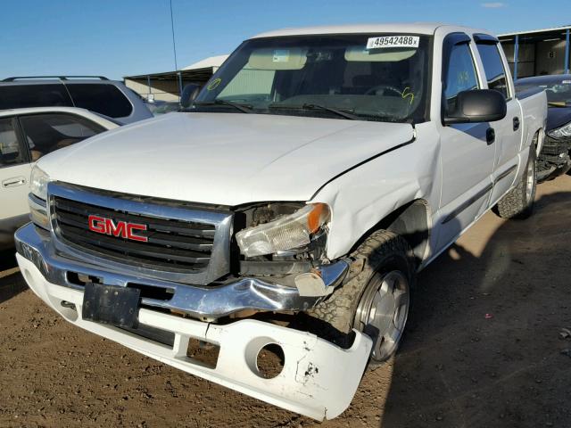 2GTEK13TX61242075 - 2006 GMC NEW SIERRA WHITE photo 2