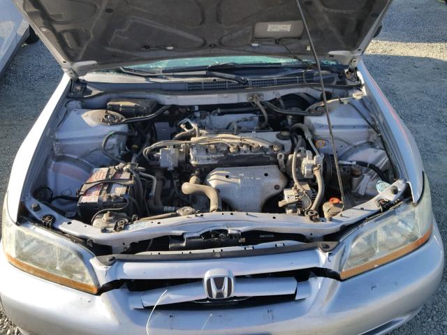 1HGCF86622A114120 - 2002 HONDA ACCORD VAL SILVER photo 7