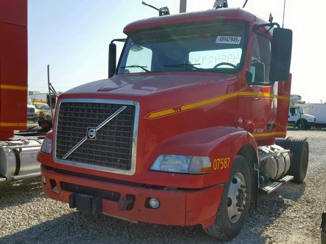 4V4M19GH07N432068 - 2007 VOLVO VN VNM RED photo 2