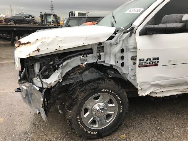 3C6UR5CL8HG639087 - 2017 RAM 2500 ST WHITE photo 9