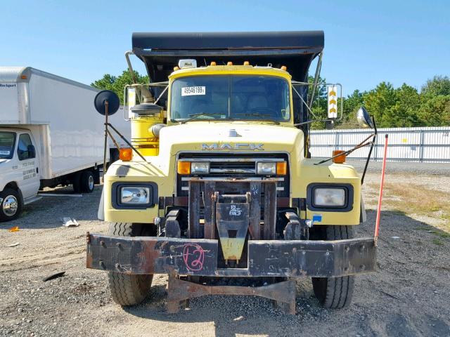 1M2P268C8YM047819 - 2000 MACK RD688SX YELLOW photo 9