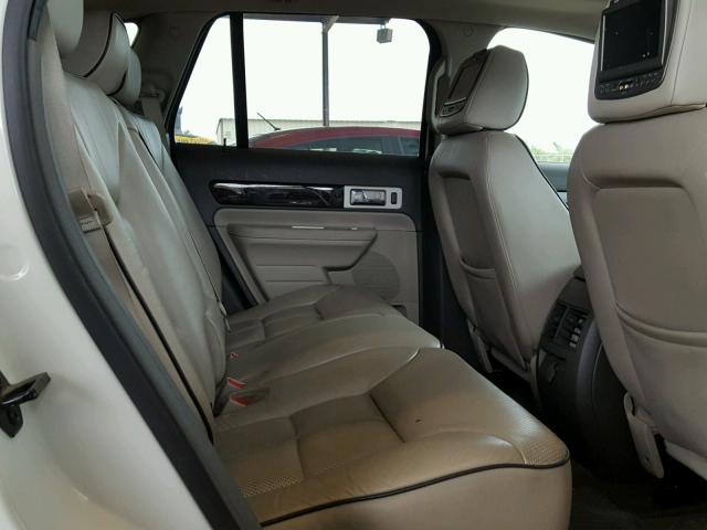 2LMDU88C79BJ05665 - 2009 LINCOLN MKX WHITE photo 6