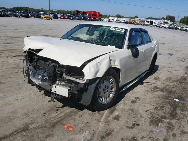 2C3KA43R37H872156 - 2007 CHRYSLER 300 WHITE photo 2