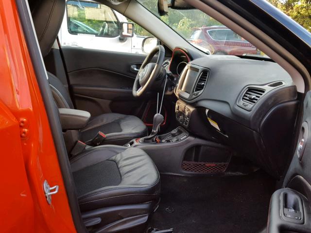 3C4NJDDB7JT493069 - 2018 JEEP COMPASS TR ORANGE photo 5