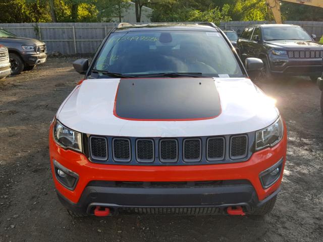 3C4NJDDB7JT493069 - 2018 JEEP COMPASS TR ORANGE photo 9