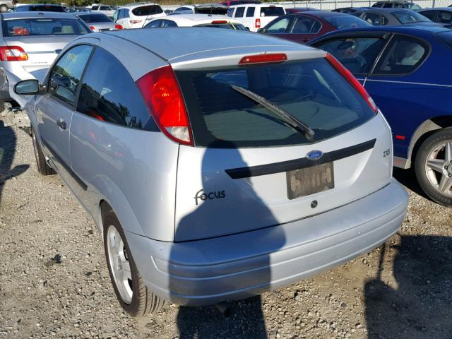 3FAHP31303R107195 - 2003 FORD FOCUS ZX3 SILVER photo 3