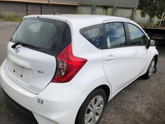 3N1CE2CP7JL357430 - 2018 NISSAN VERSA NOTE WHITE photo 4