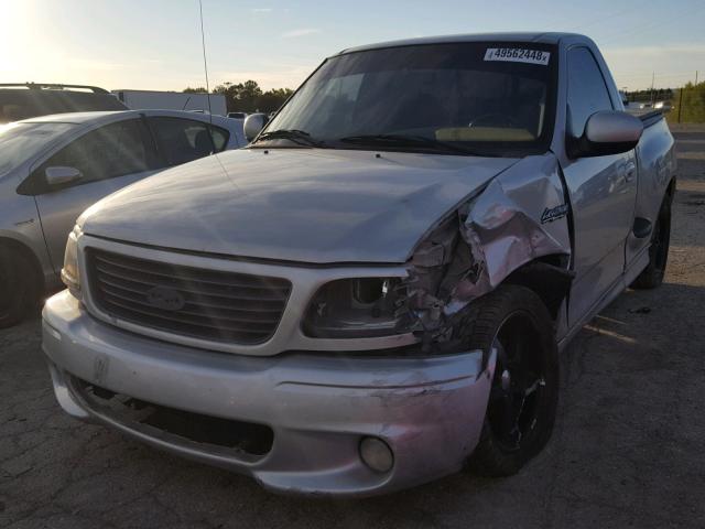 2FTZF07321CA45585 - 2001 FORD F150 SVT L SILVER photo 2