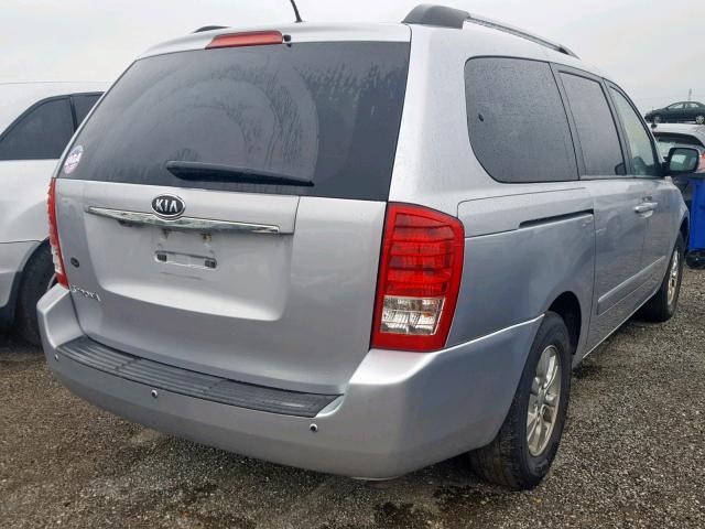 KNDMG4C71B6381497 - 2011 KIA SEDONA LX SILVER photo 4