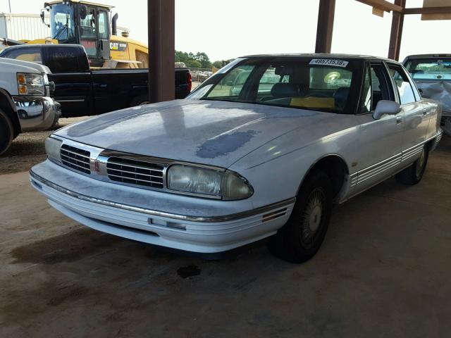 1G3CX52K2T4308837 - 1996 OLDSMOBILE 98 REGENCY WHITE photo 2