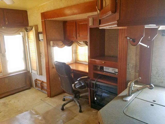 1UJCJ02R841KB0136 - 2004 JAYCO 5TH WHEEL WHITE photo 6