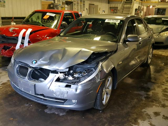 WBANV13568CZ54182 - 2008 BMW 528 XI GRAY photo 2