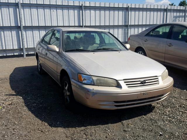 4T1BG22K1WU833429 - 1998 TOYOTA CAMRY CE TAN photo 1