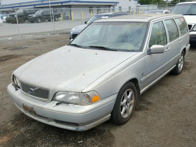 YV1LW61J7Y2651836 - 2000 VOLVO V70 BASE SILVER photo 2