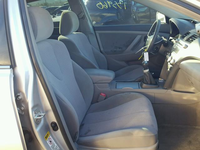 4T1BF3EK9AU051456 - 2010 TOYOTA CAMRY BASE SILVER photo 5