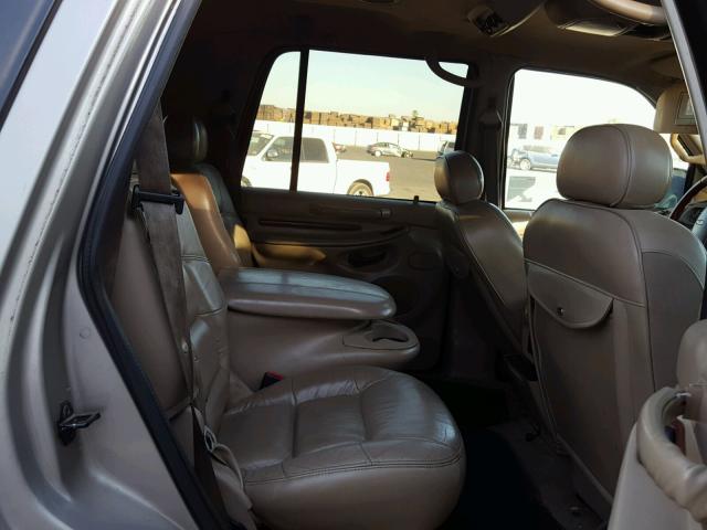 5LMEU27R92LJ13272 - 2002 LINCOLN NAVIGATOR 金色 照片 6