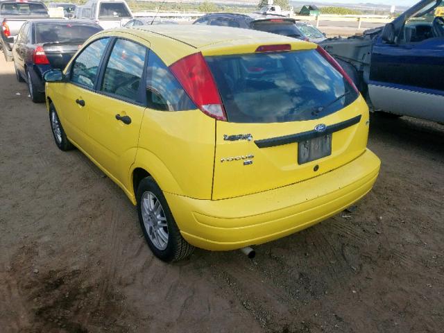 3FAFP37N45R120504 - 2005 FORD FOCUS ZX5 YELLOW photo 3