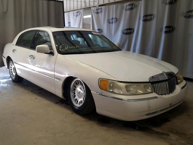 1LNHM83W82Y666805 - 2002 LINCOLN TOWN CAR C WHITE photo 1