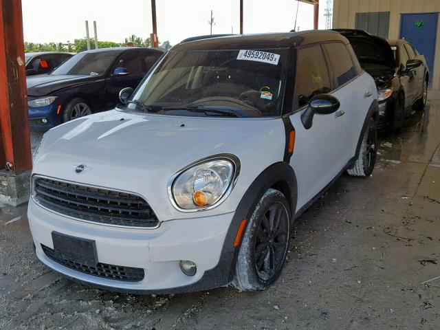 WMWZB3C59BWM29418 - 2011 MINI COOPER COU WHITE photo 2