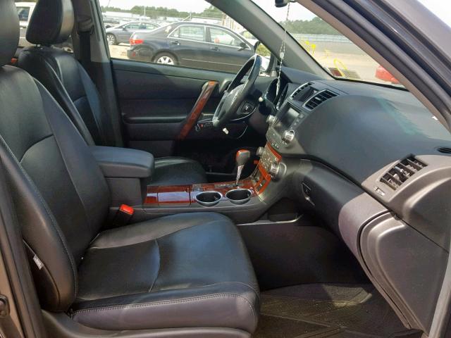 5TDDK3EH3CS168096 - 2012 TOYOTA HIGHLANDER GRAY photo 5