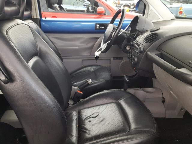 3VWCA21C3YM418475 - 2000 VOLKSWAGEN NEW BEETLE ლურჯი ფოტო 5