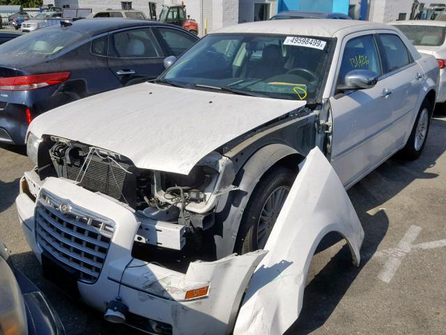 2C3CA5CV8AH182823 - 2010 CHRYSLER 300 TOURIN WHITE photo 2