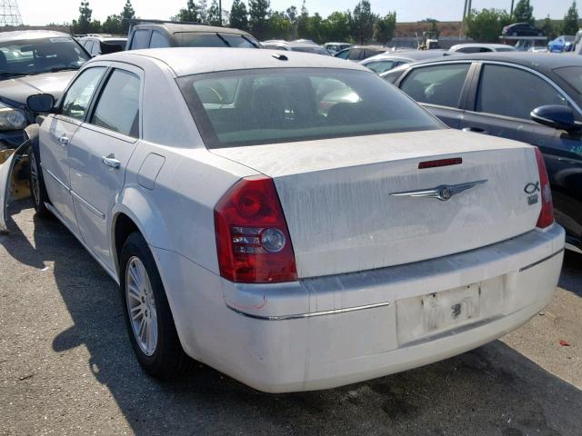 2C3CA5CV8AH182823 - 2010 CHRYSLER 300 TOURIN WHITE photo 3