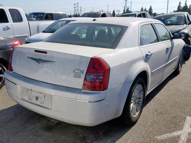 2C3CA5CV8AH182823 - 2010 CHRYSLER 300 TOURIN WHITE photo 4